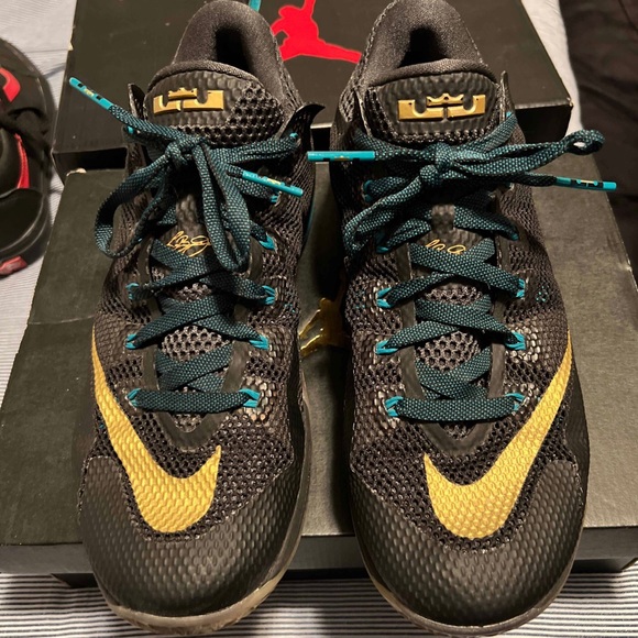 Nike Lebron 12 Low Carbon Fiber - NWOT- size 10 DS - no box - Picture 2 of 7